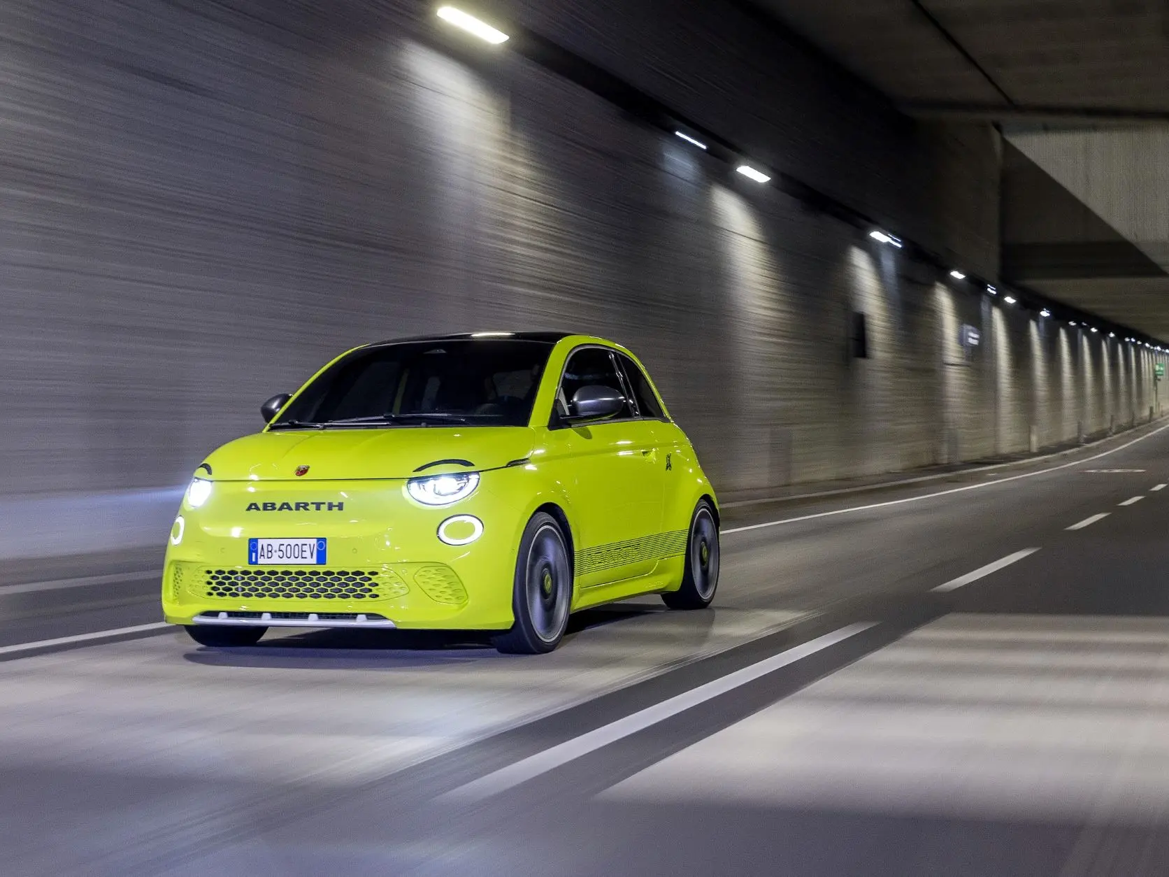 abarth 500e elettrica guida tunnel