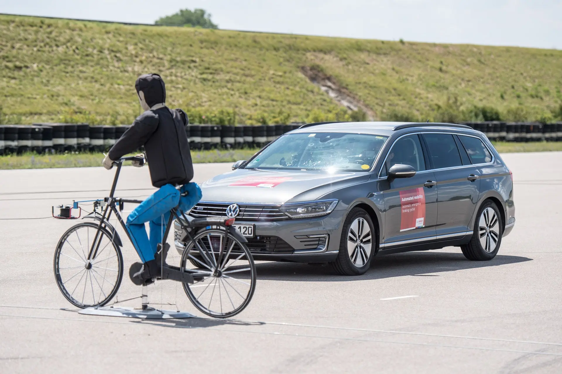 aeb cyclist bosch