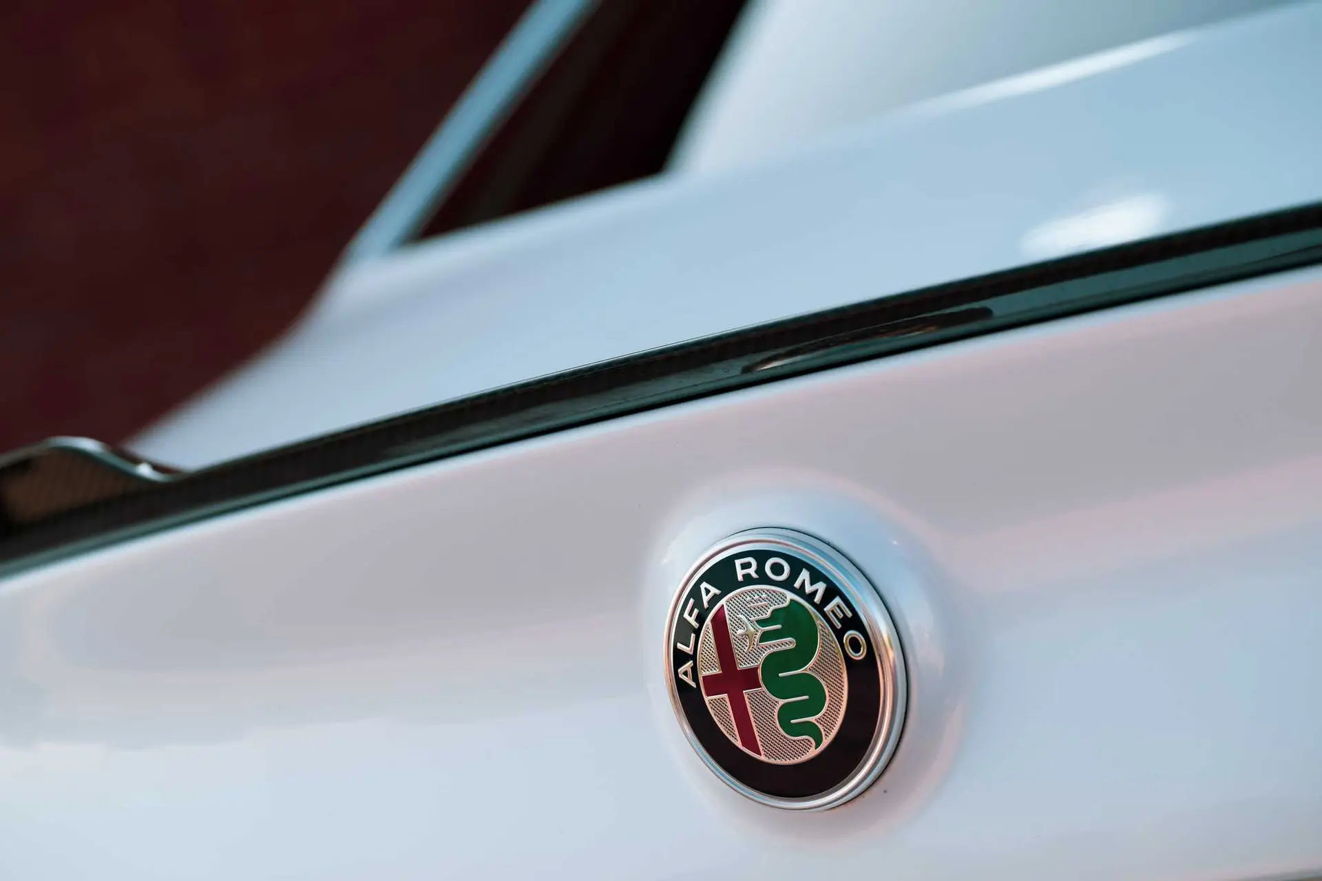 alfa romeo giulia veloce ti logo