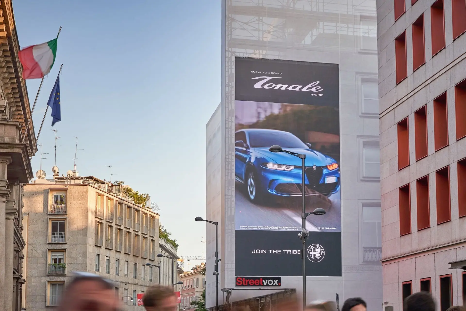 alfa romeo tonale showroom