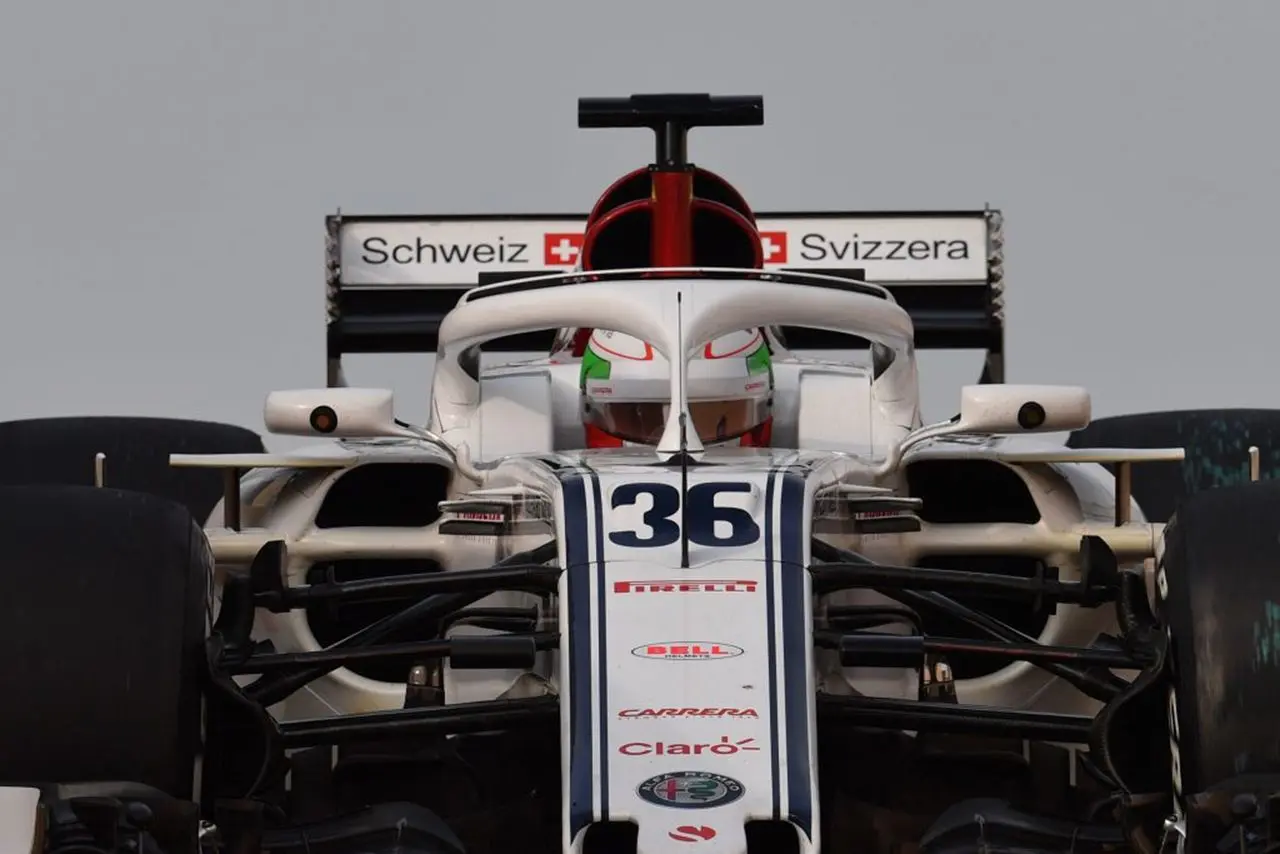 antonio giovinazzi alfa romeo test 01