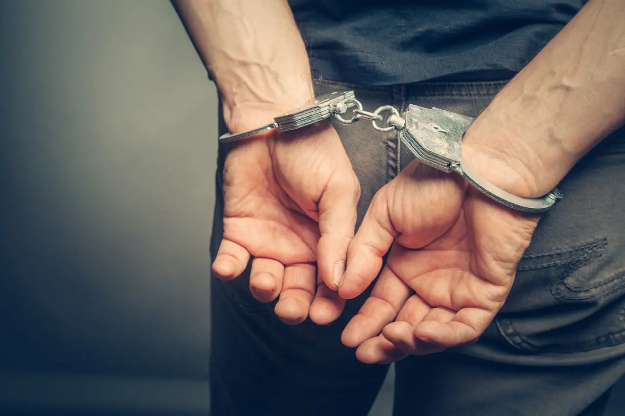 arresti vendita auto online