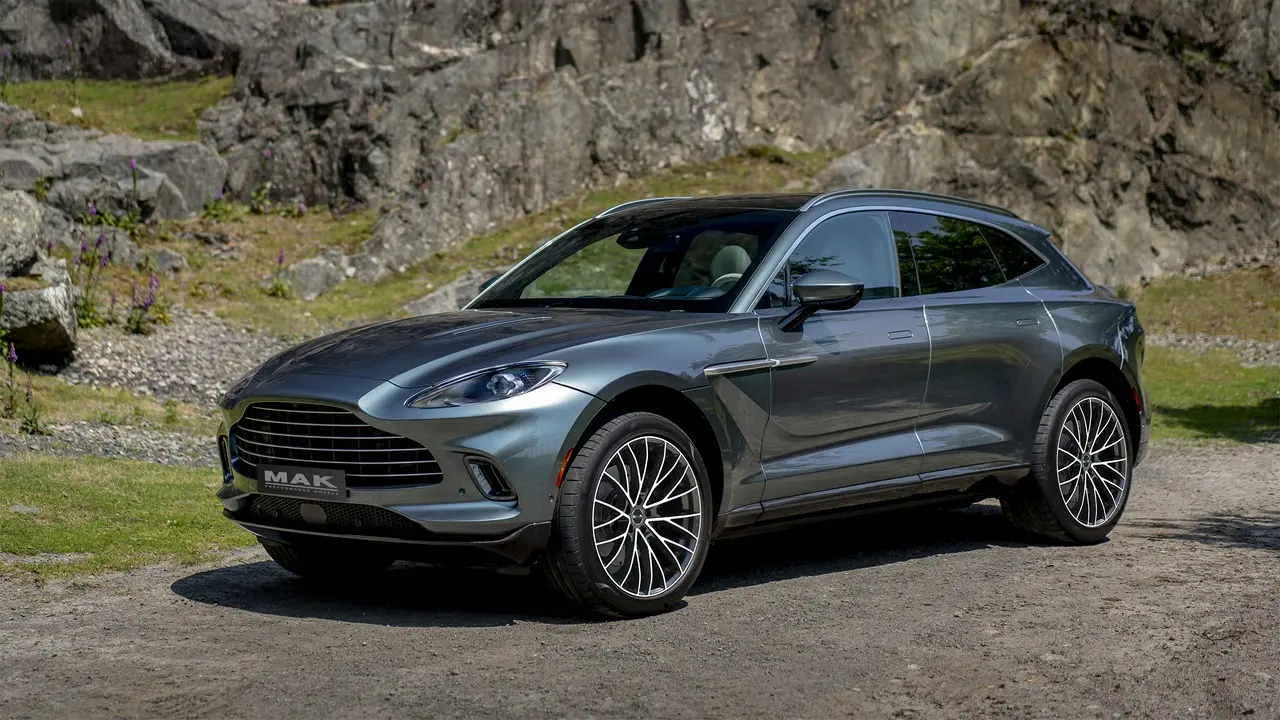 aston martin dbx mak speciale black mirror 1