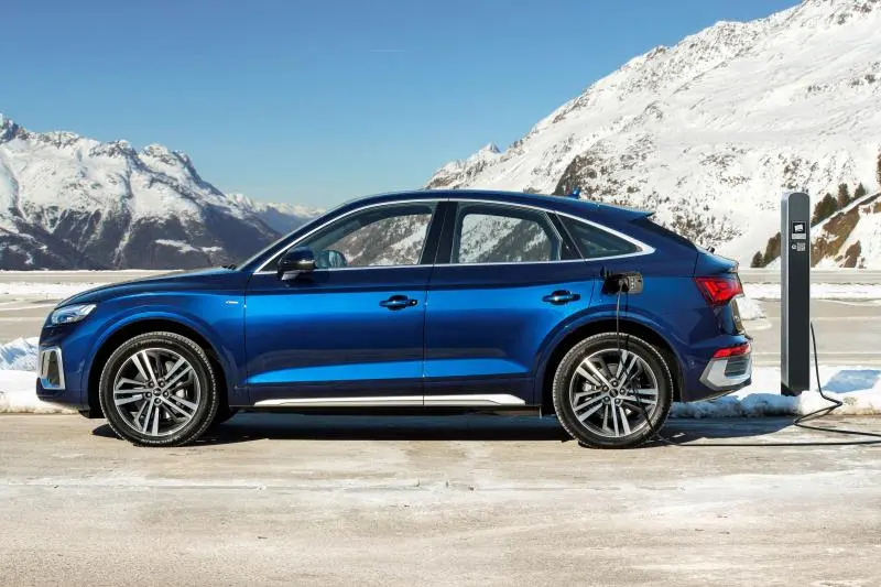 audi q5 sport back plug in