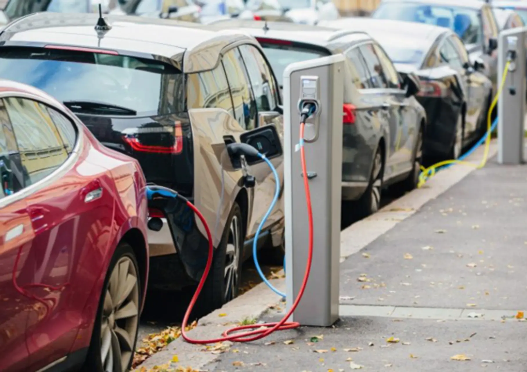 auto elettrica parcheggio parigi