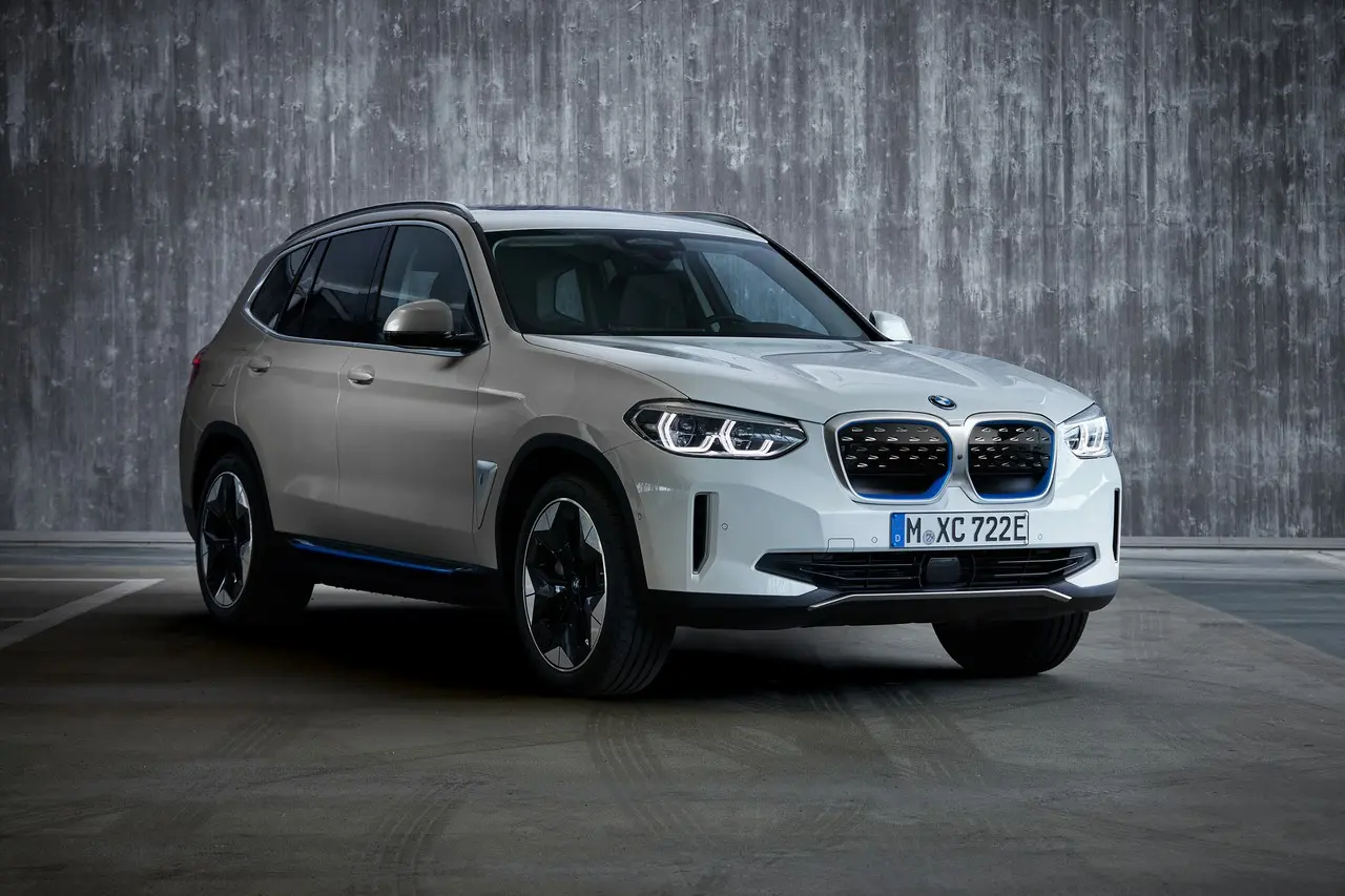bmw ix3 opinioni