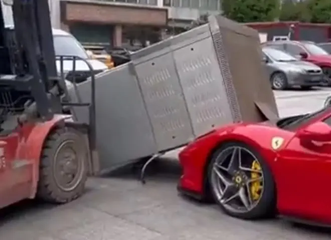 carrello ferrari f8 tributo