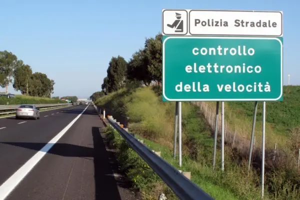 cartello avviso autovelox