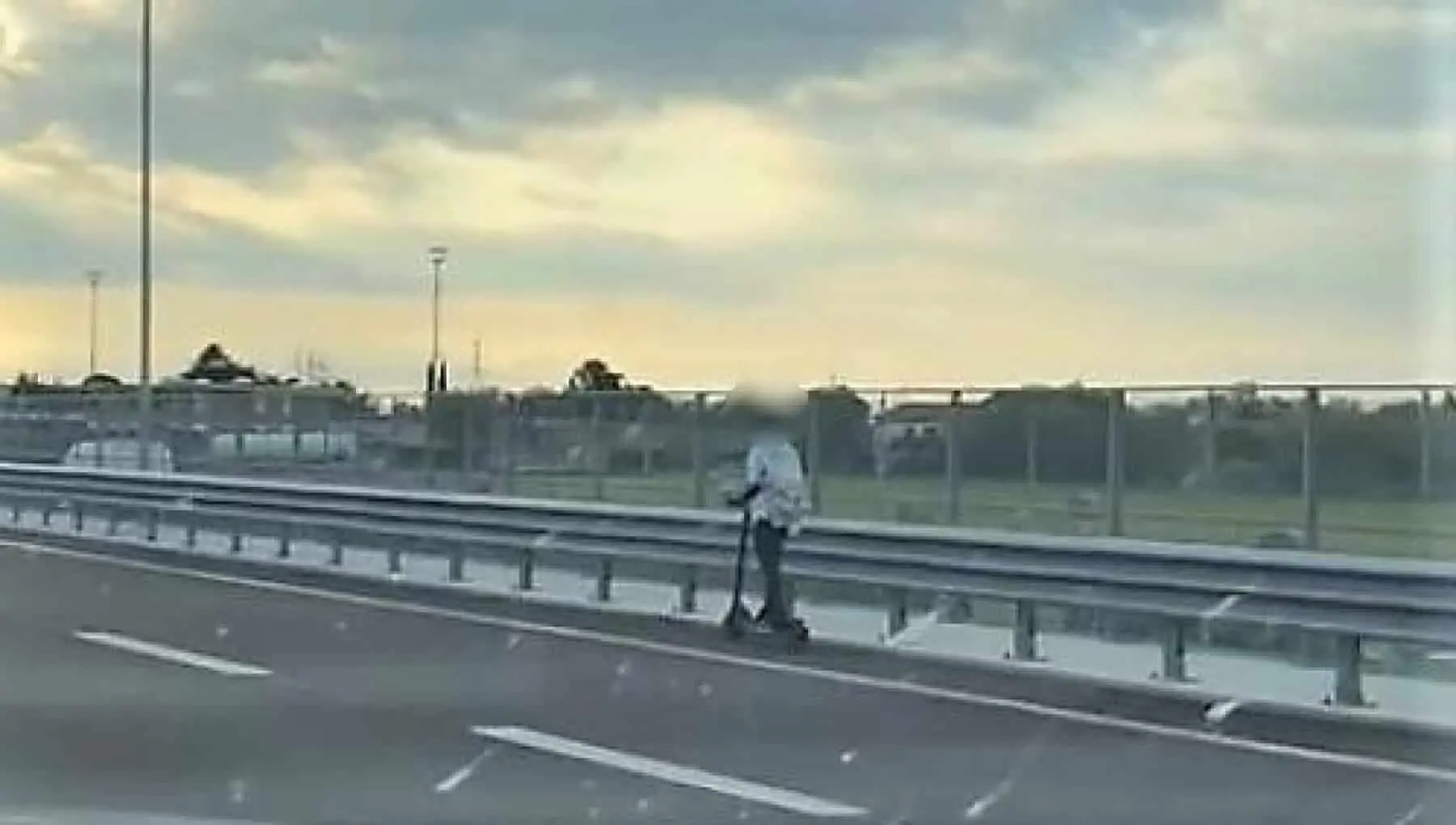 cinese monopattino torino caselle autostrada
