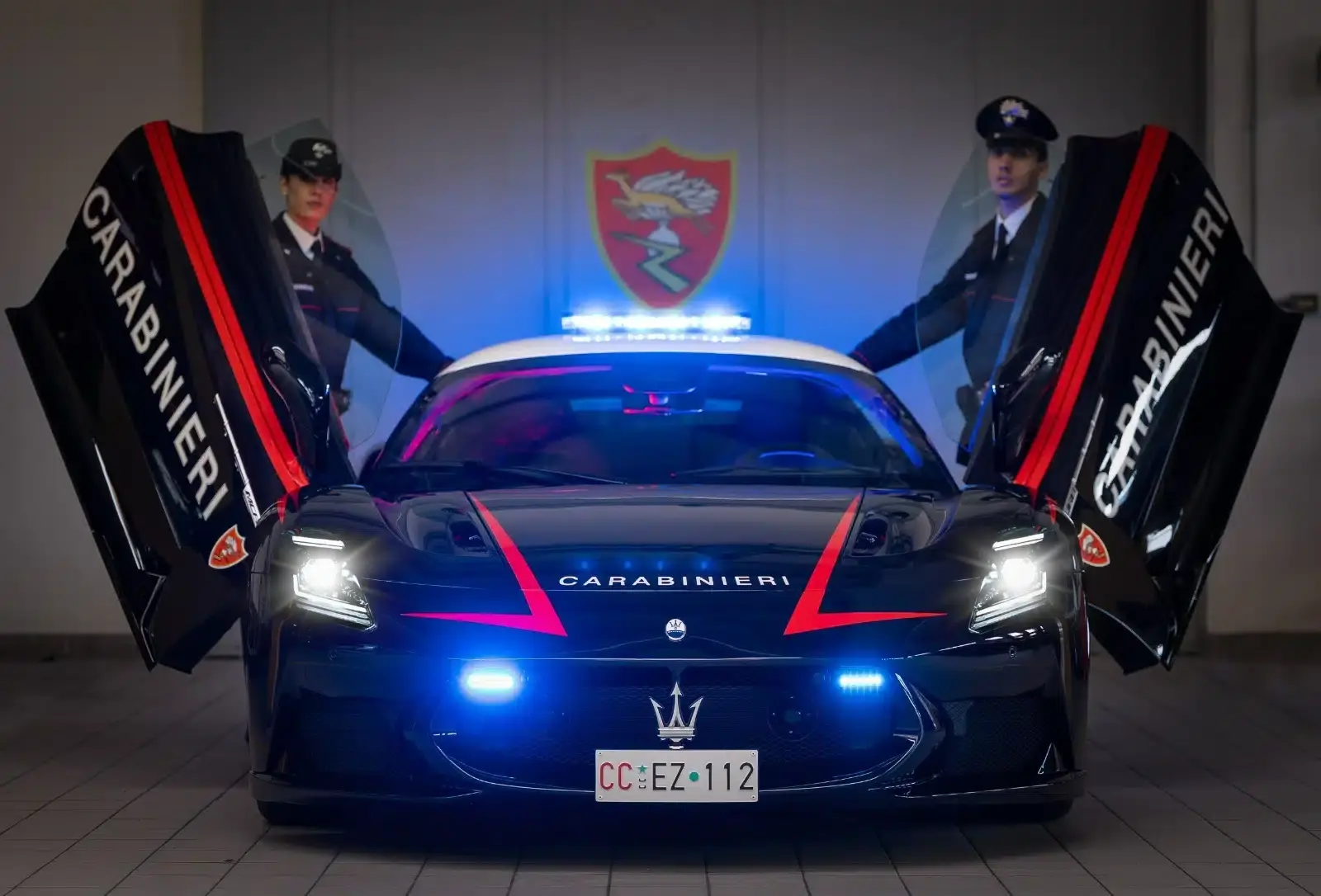 consegnateallarmadeicarabinierilenuovevettureperiltrasportourgentediorganiesanguemaseratimcpuraealfaromeogiuliaquadrifoglioinlivrea