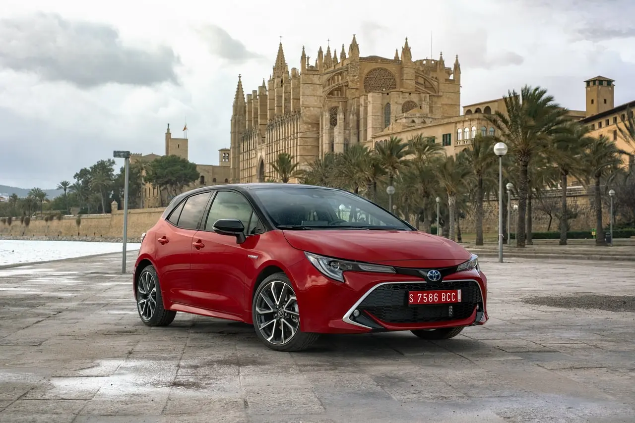 corolla hb 20l red bitone 2019 004 950459