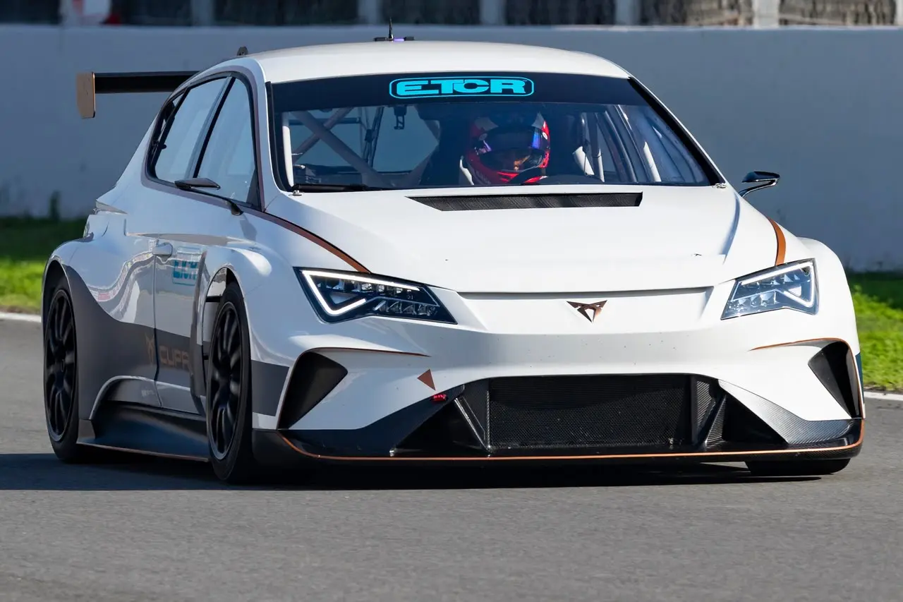 cupra apre la strada del nuovo campionato etcr 3