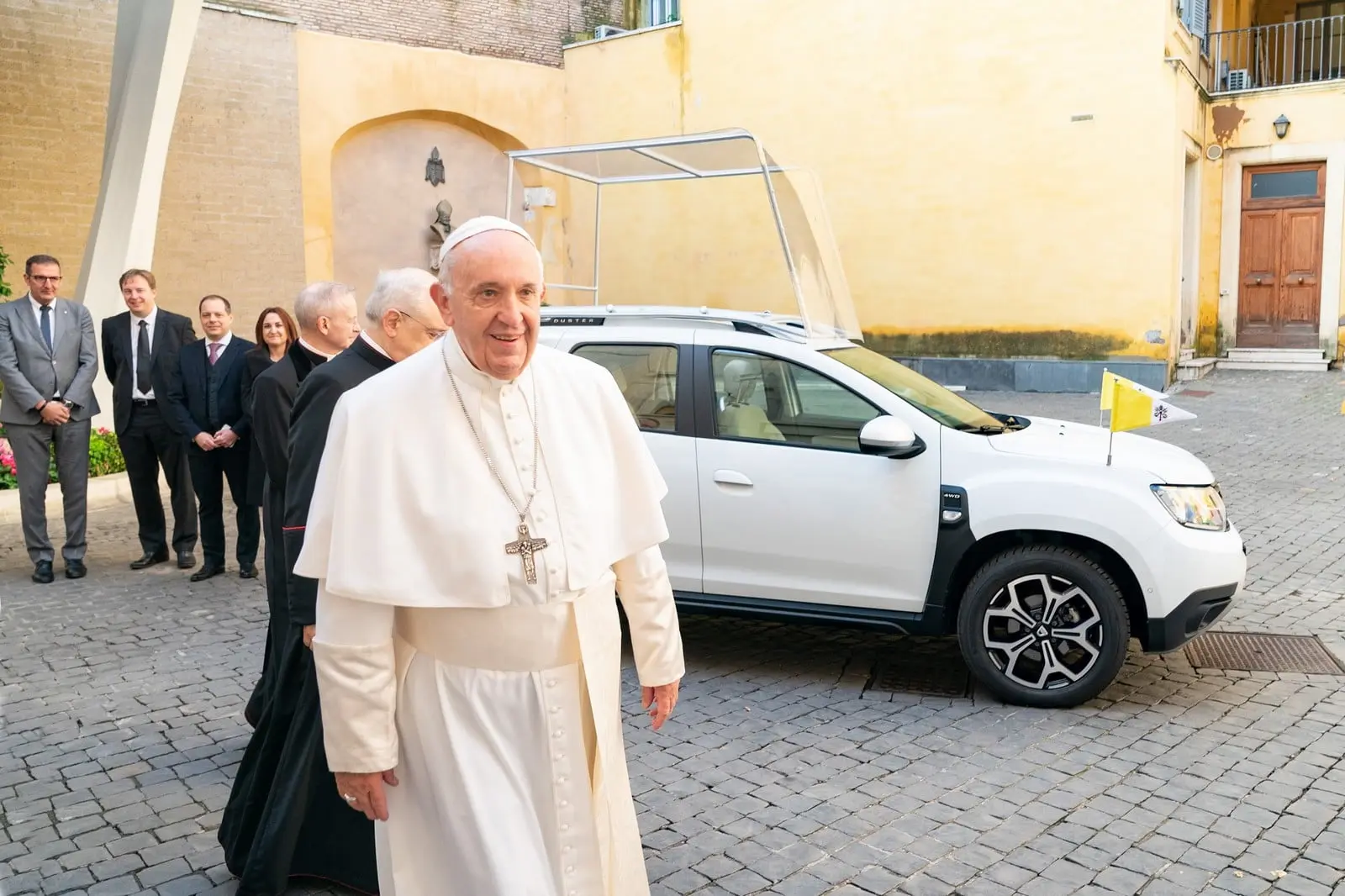 dacia duster al santo padre