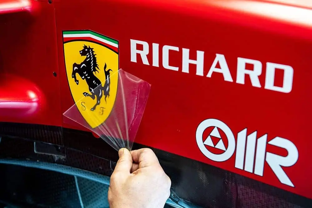 ferrari logo giallo