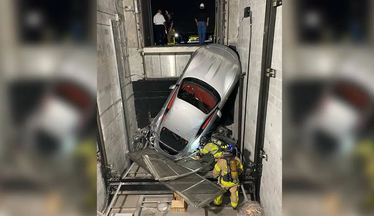ferrari roma ascensore
