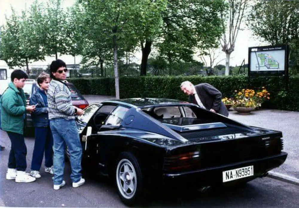 ferrari testarossa maradona