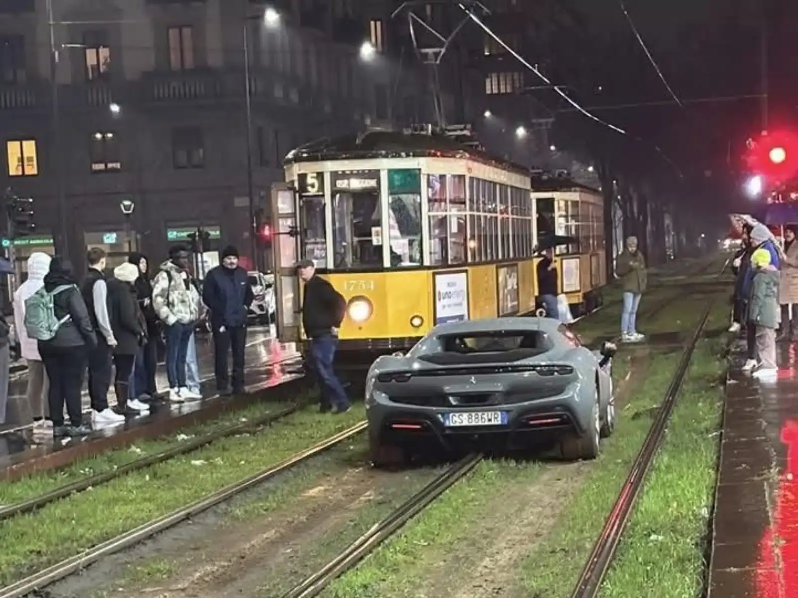ferrari296gtb milano tram