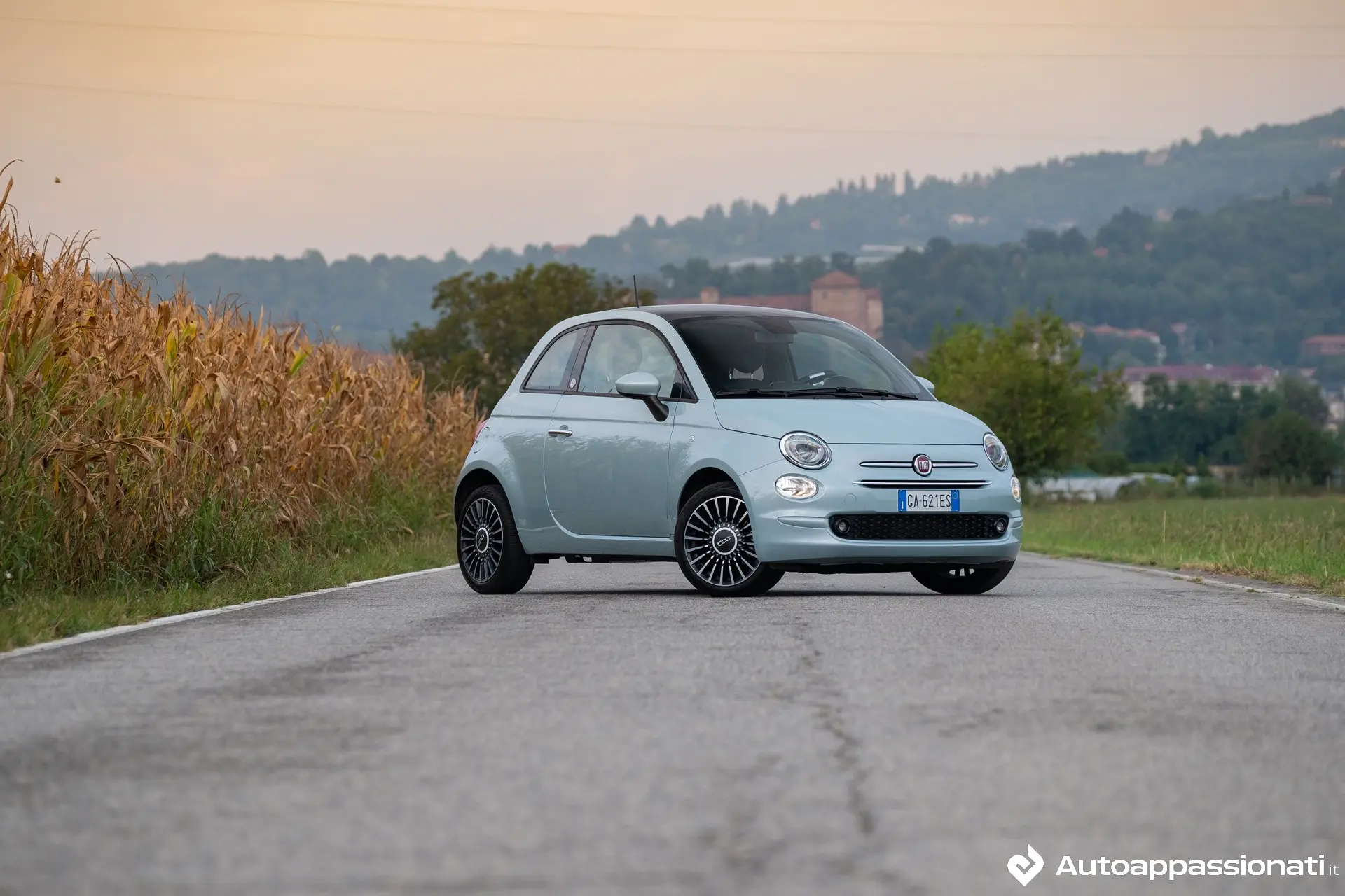 fiat 500 hybrid tre quarti
