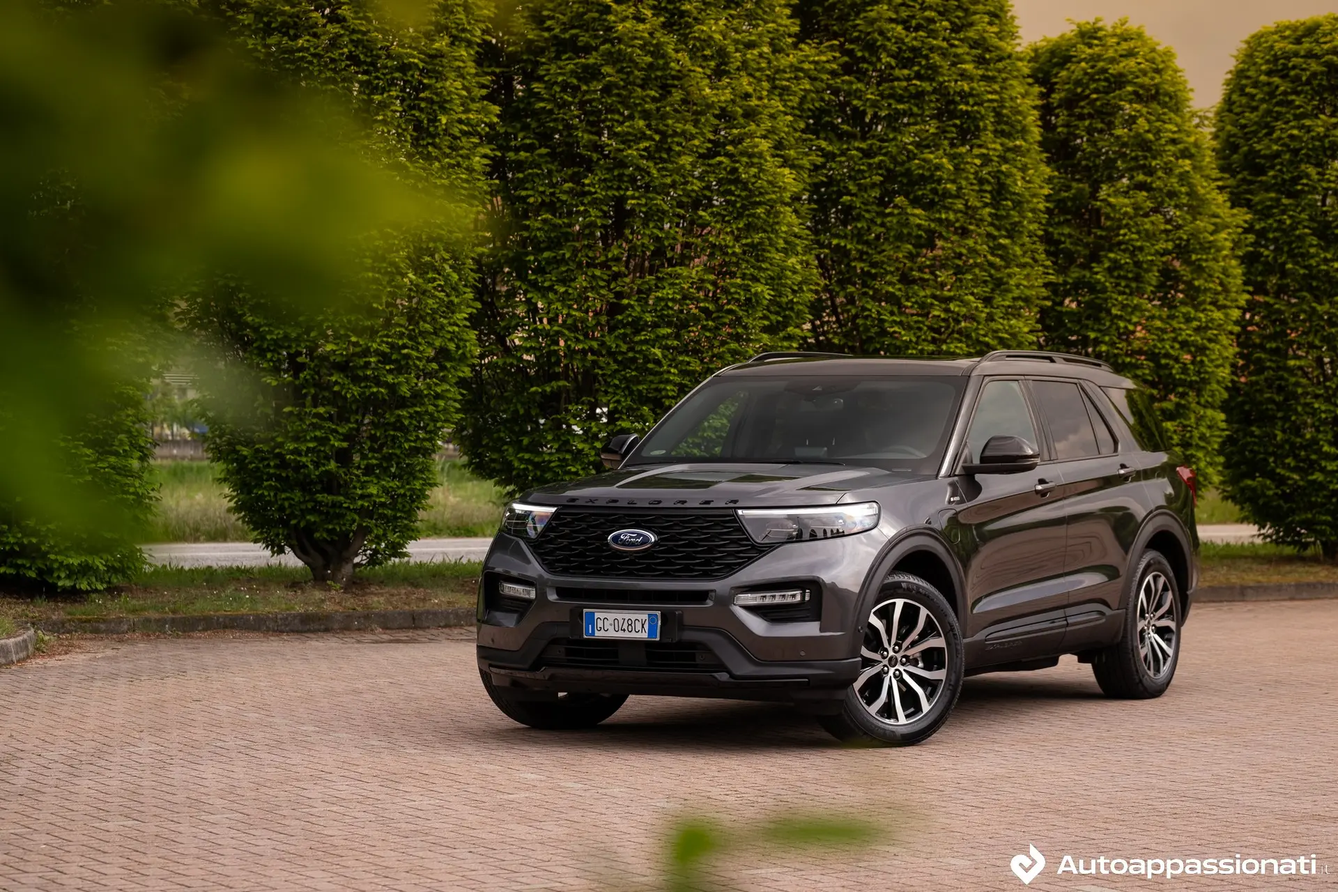 ford explorer hybrid 04