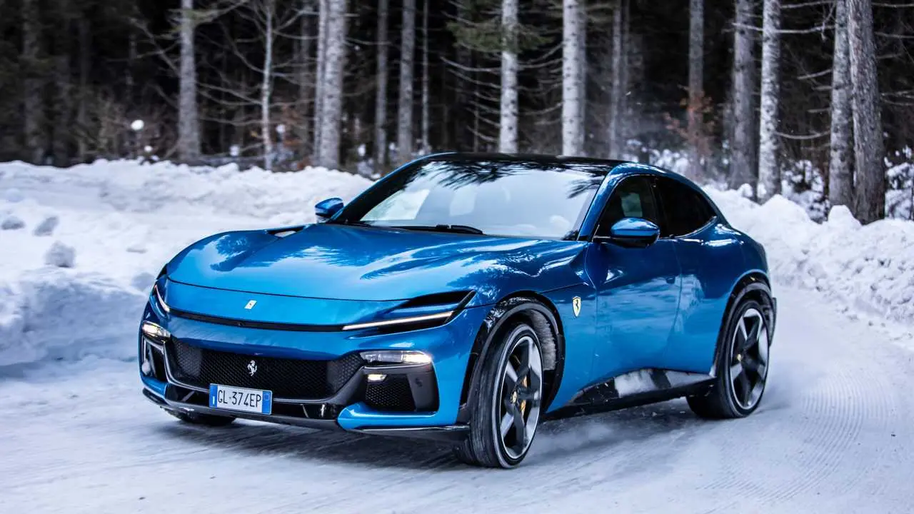 foto ferrari purosangue prova su strada immagini
