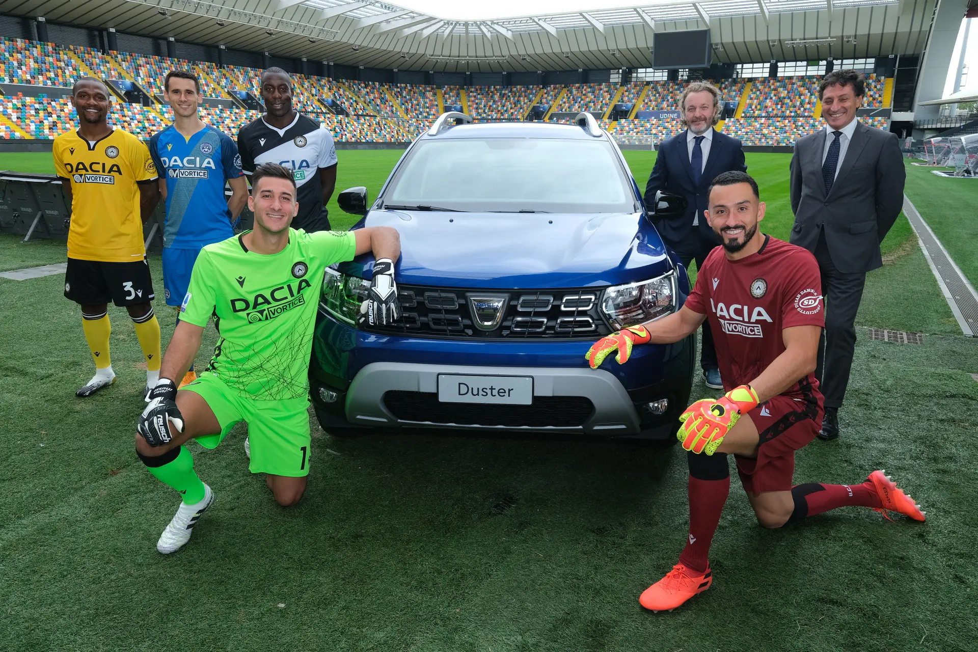francesco fontana giusti avv campoccia e giocatori con dacia dusterjpg