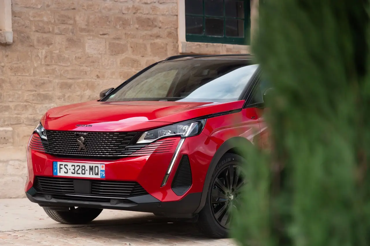 il black pack di nuova peugeot 3008 1