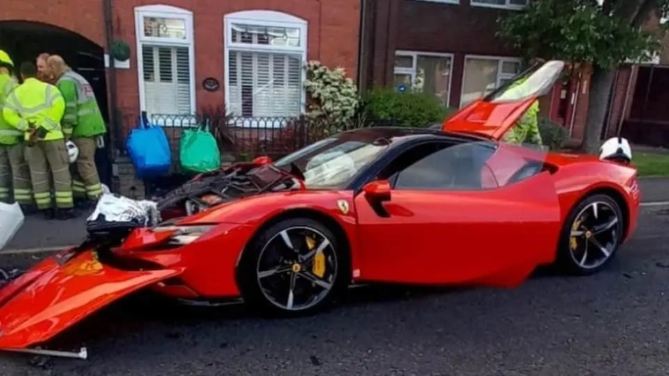incidente sf90 stradale