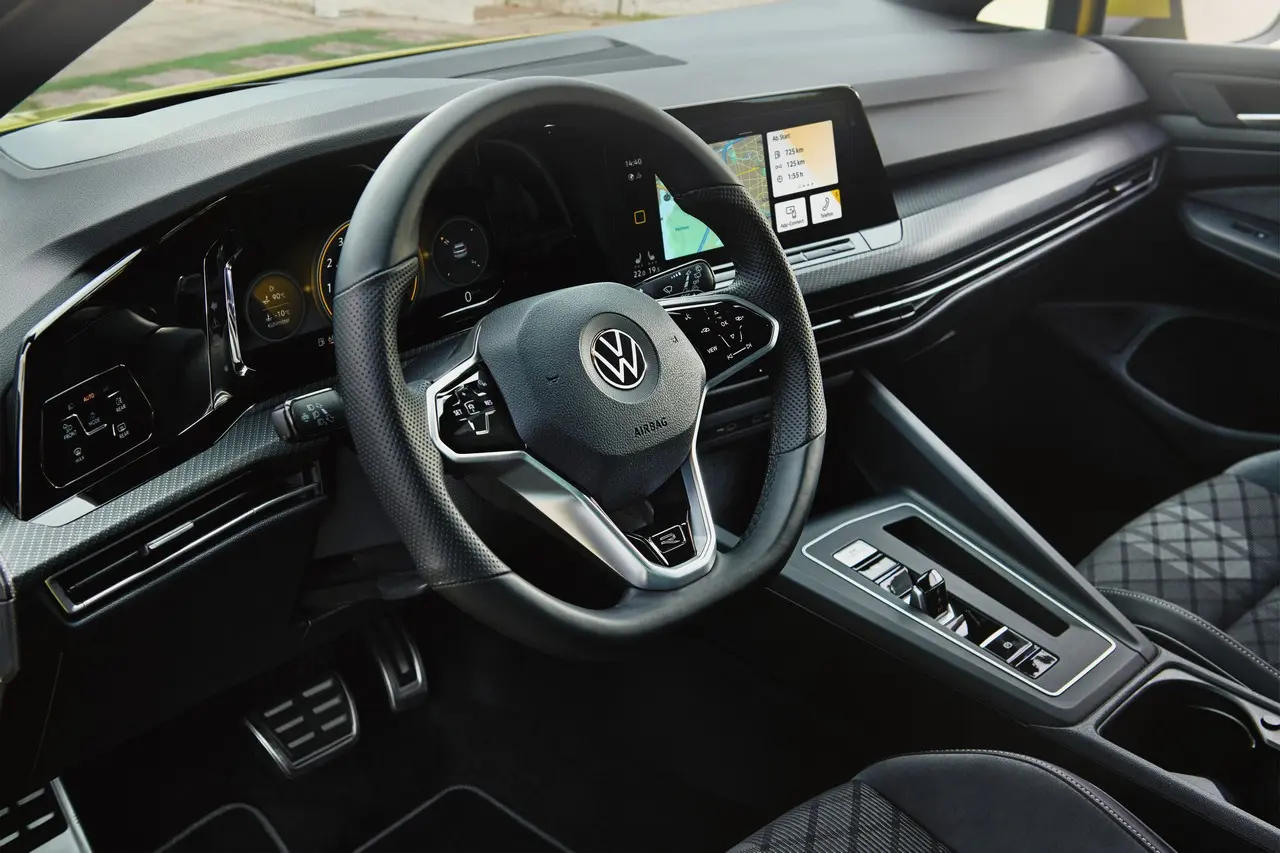 interni golf 8 r line