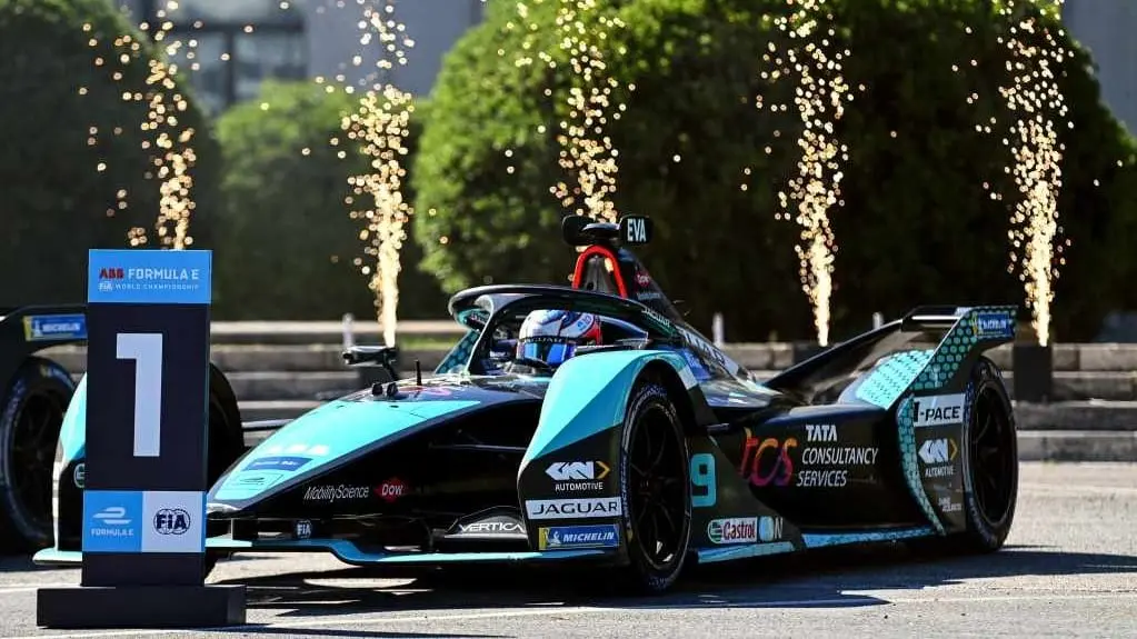 j tcs racing mitchevans win 100422