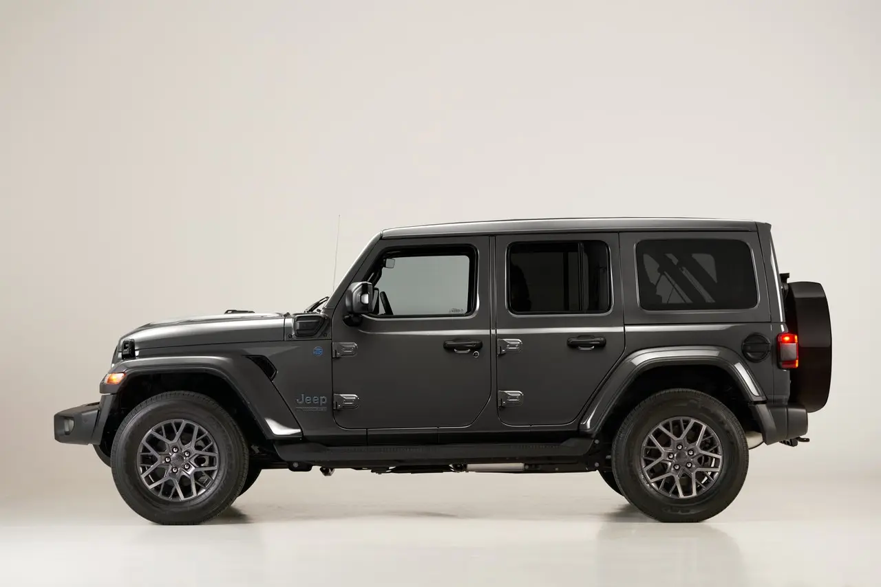 jeep wrangler 4xe first edition lateral