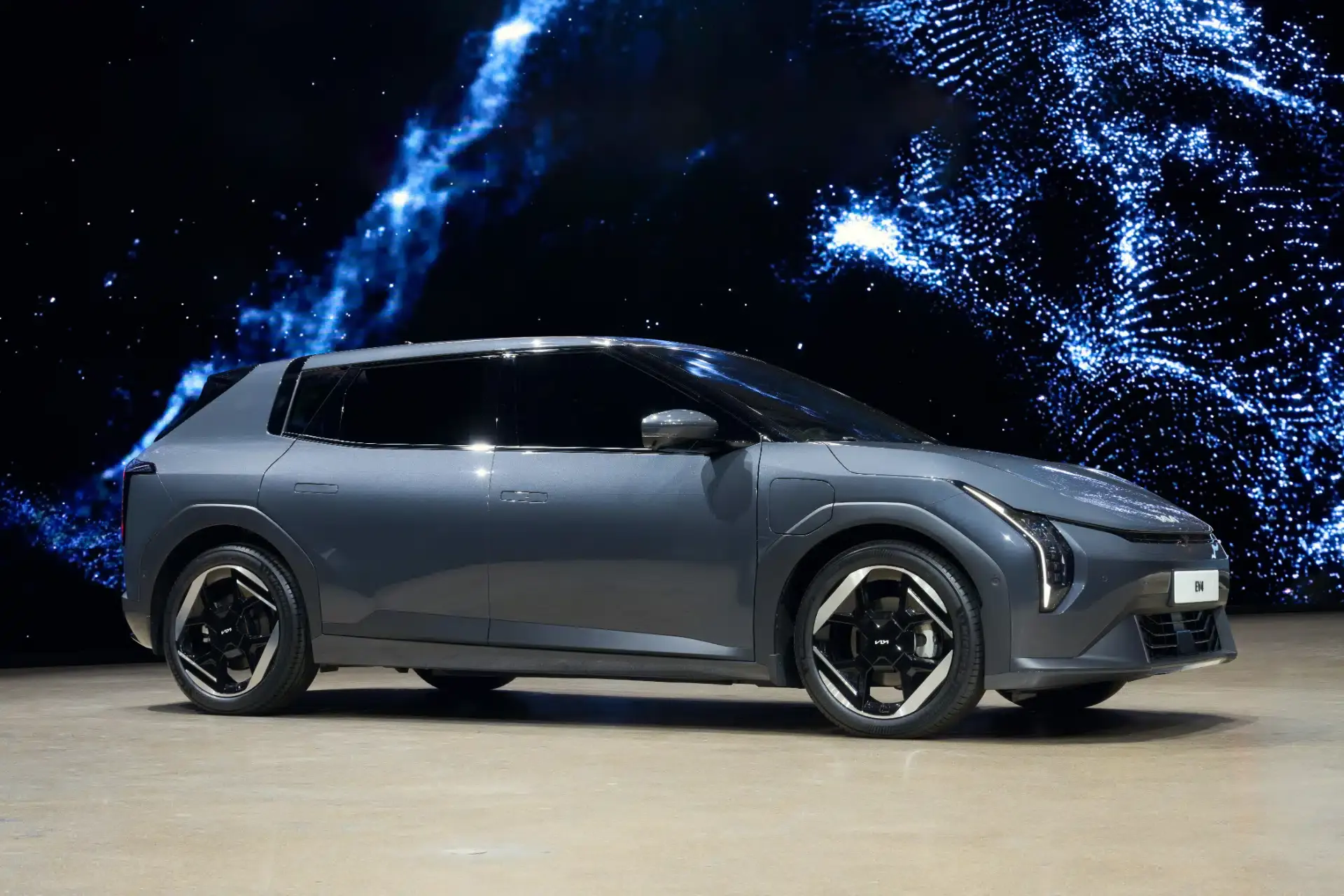 kia ev4 hatchback baseline yuka steel grey ext event static highres 001