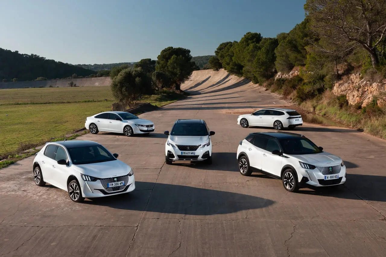 la gamma elettrificata peugeot