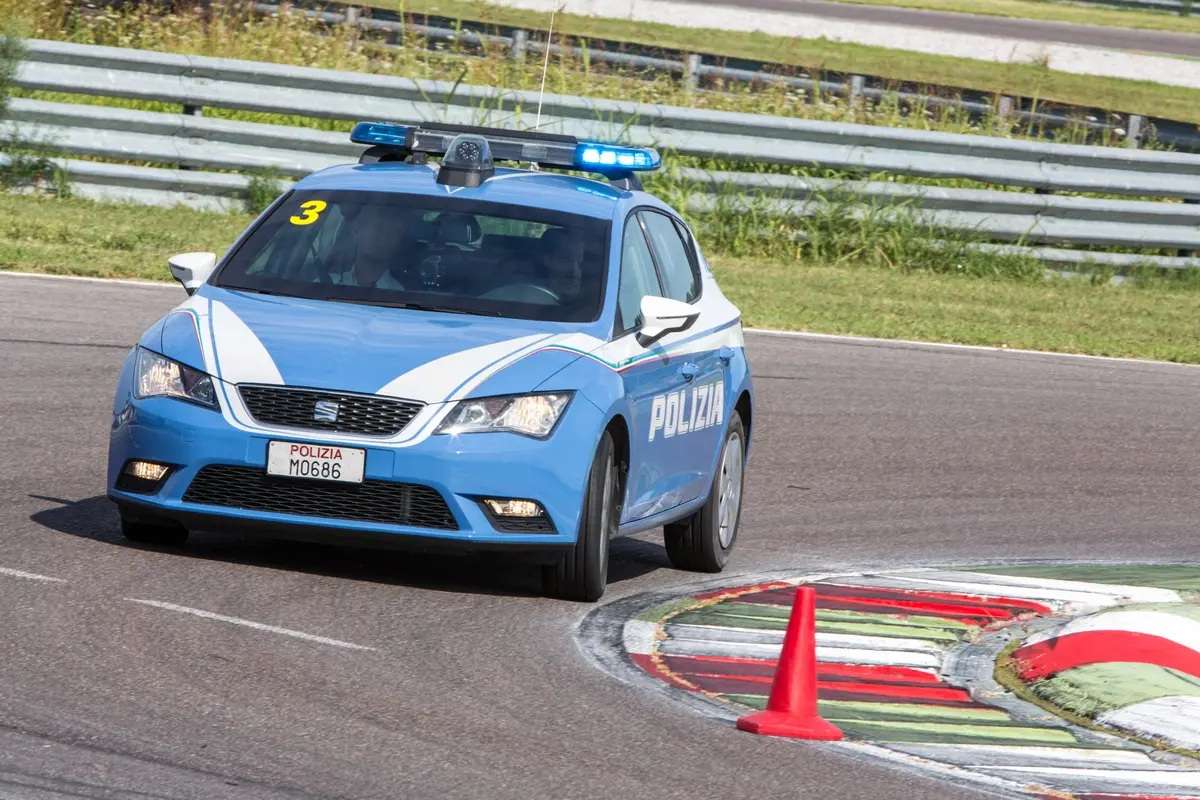 la seat e la polizia di stato impegnate in pista 10