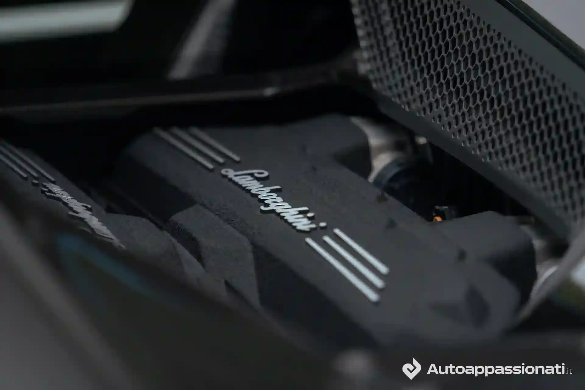 lamborghini revuelto v12 esposto