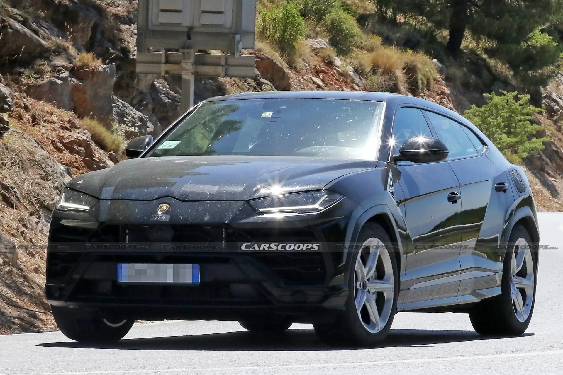 lamborghini urus phev scoop 2