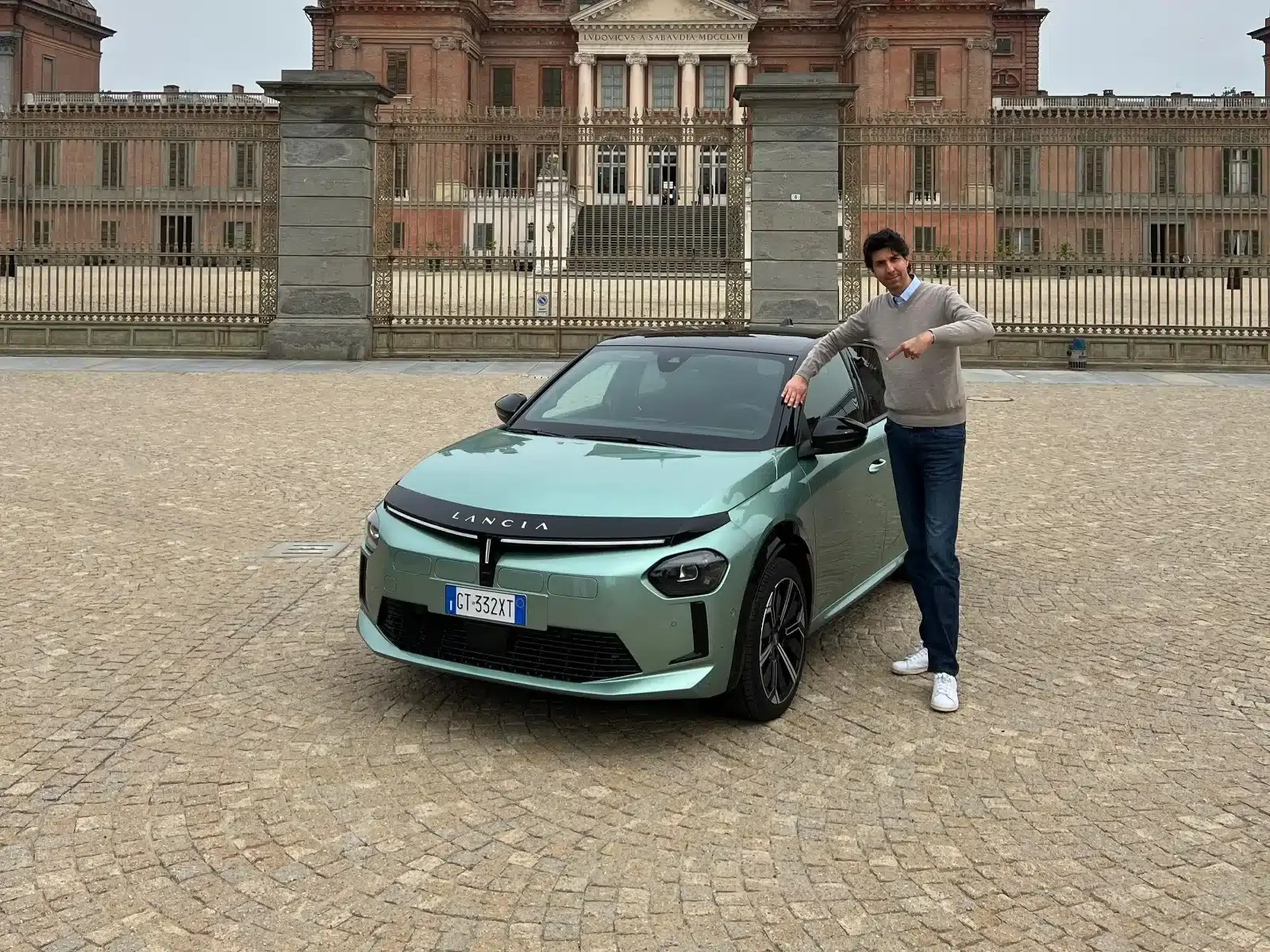 lancia ypsilon ibrida 2024