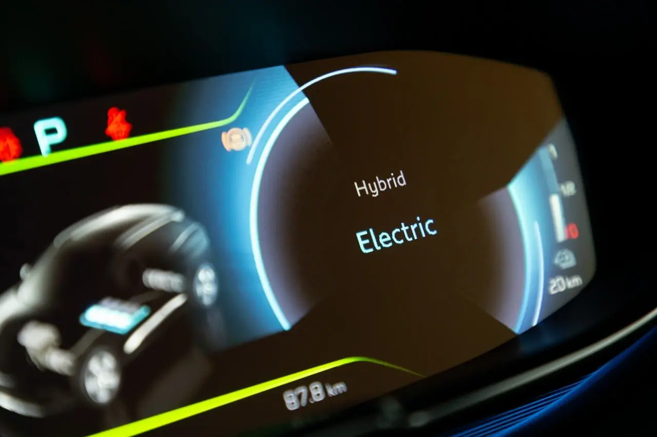 le 4 modalita di guida dei plug in hybrid peugeot 3008 e 508 1