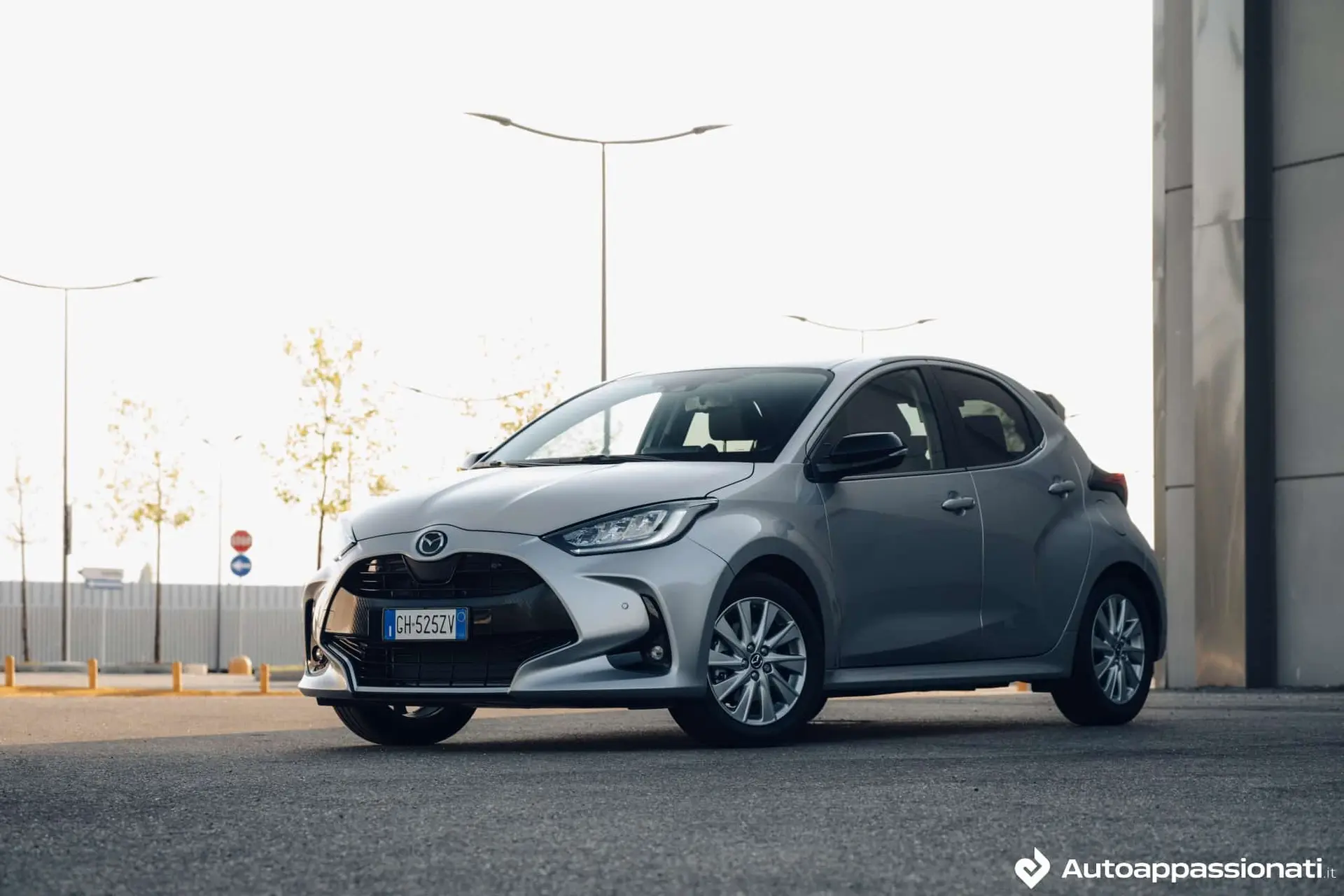 mazda 2 hybrid 17