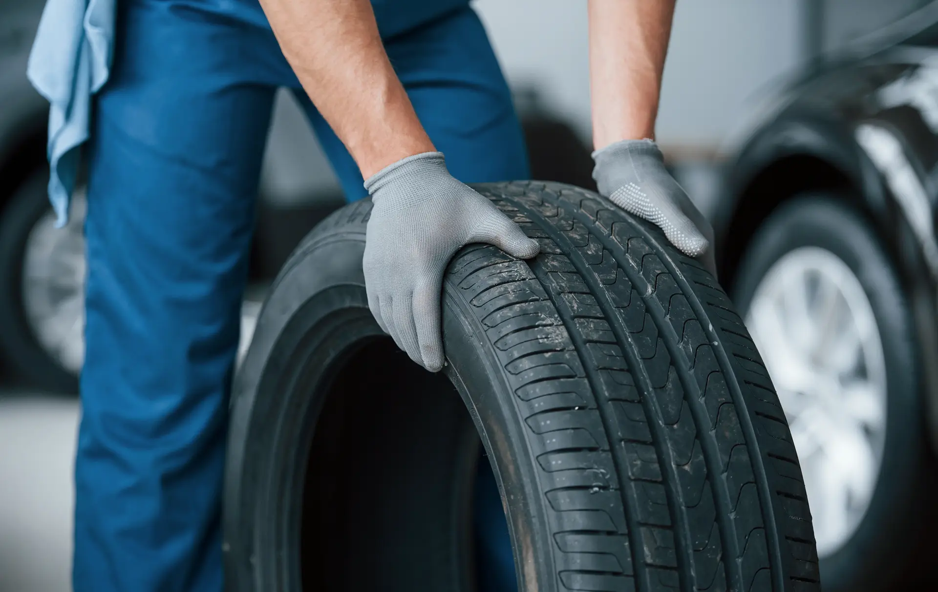mechanic holding a tire at the repair garage repla bm8yk8p