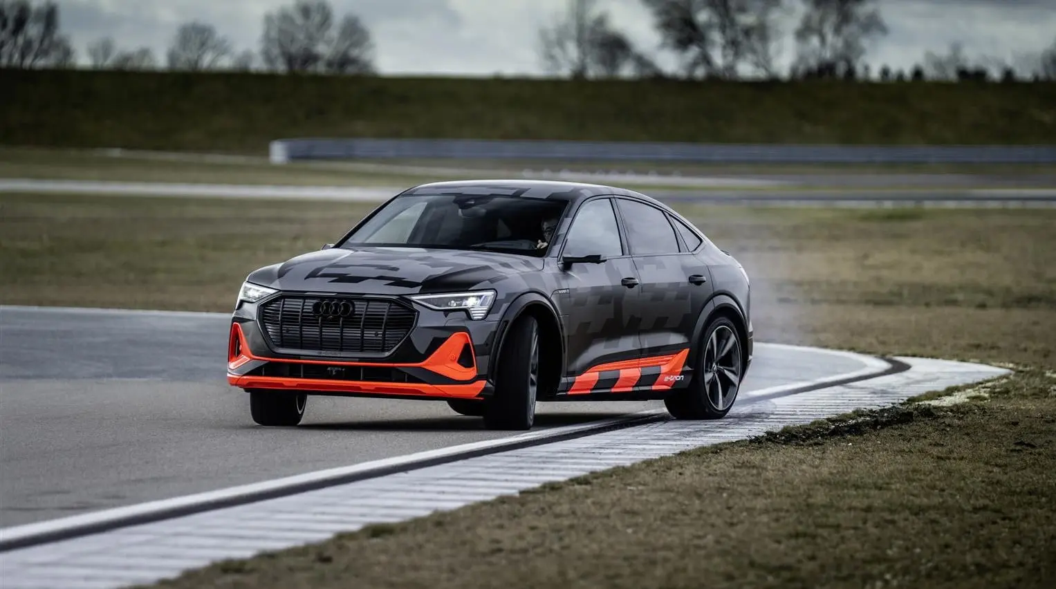 media audi e tron s sportback 002