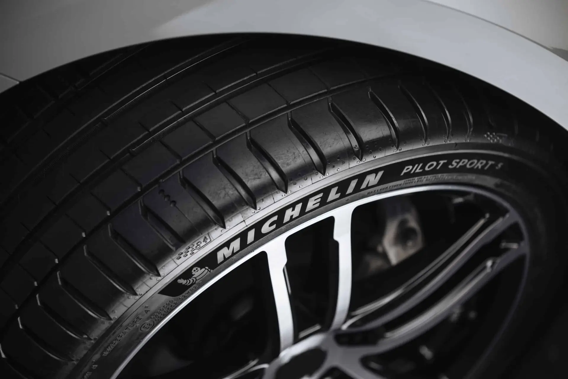 michelin pilot sport scaled 1