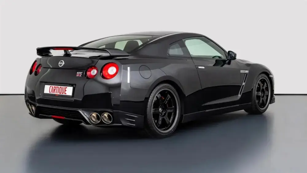 nissan gt r vettel retro