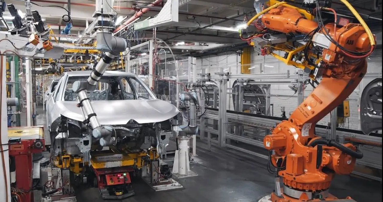 nuova citroen c4 e nuova citroen e c4 oco 100 electric nascono nello stabilimento di madrid 1