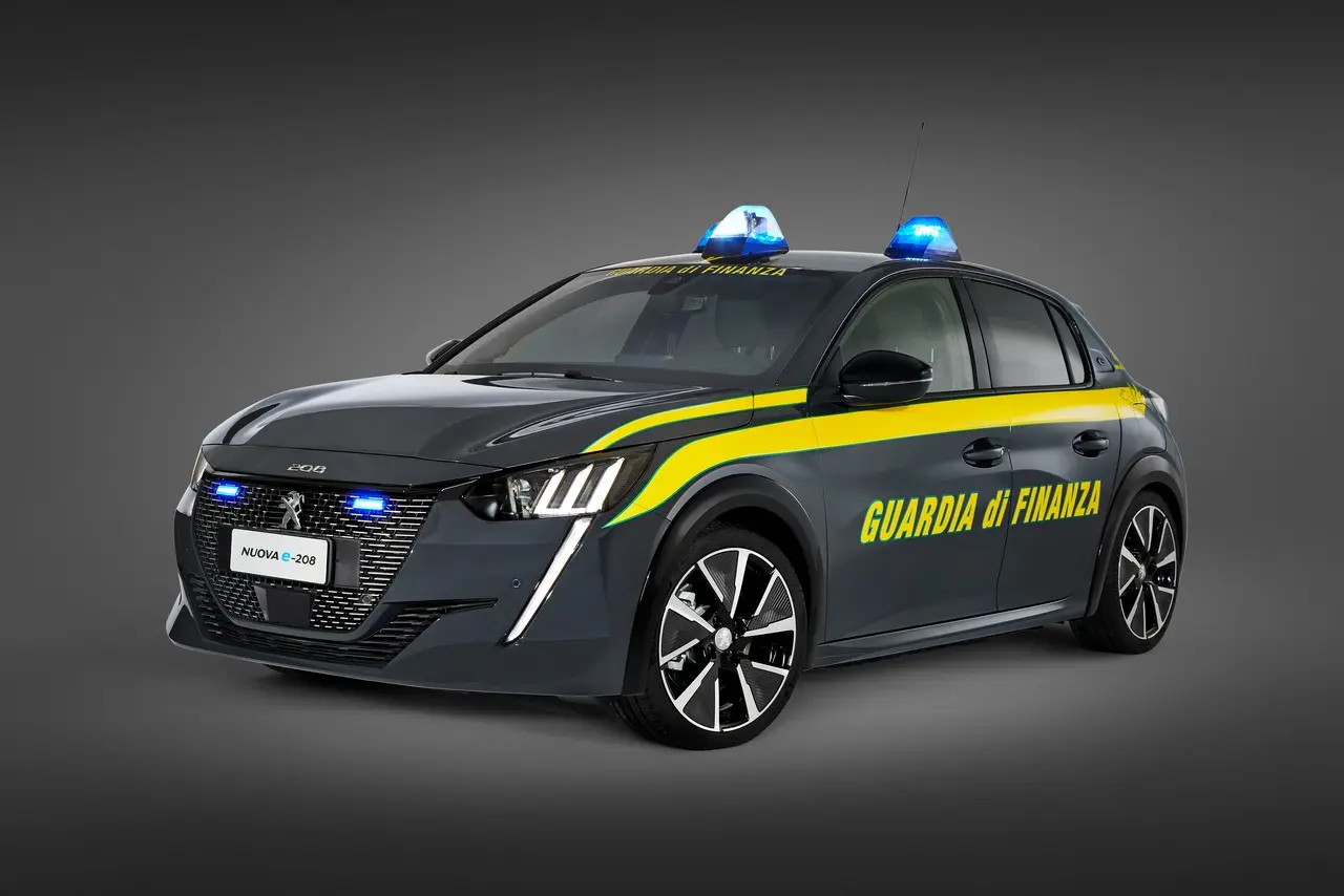nuova peugeot e 208 al servizio della guardia di finanza 1 r