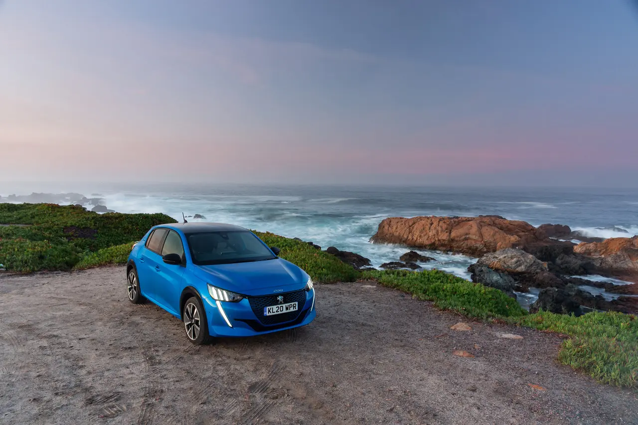 nuova peugeot e 208 vince il premio electric small car of the year