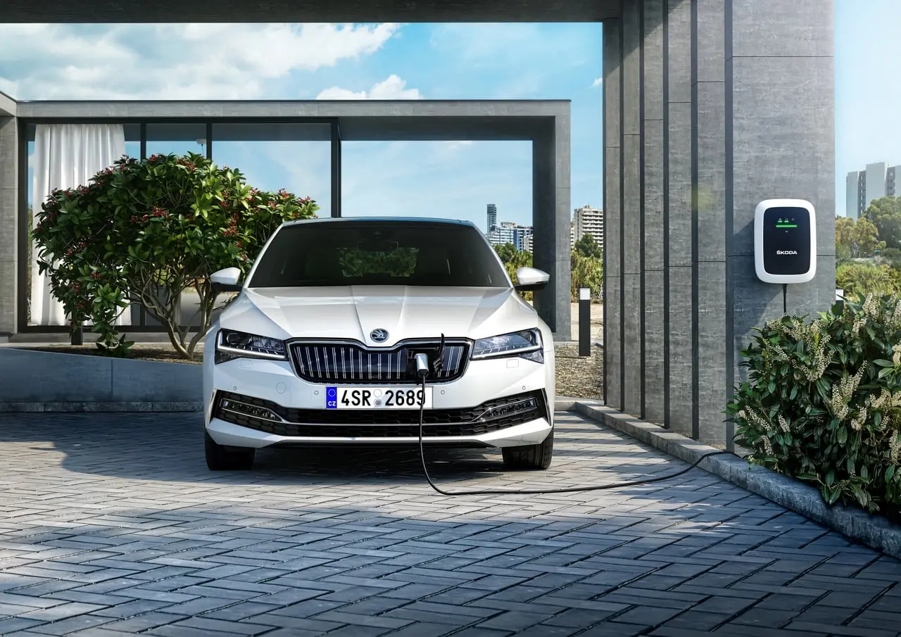 nuova skoda superb