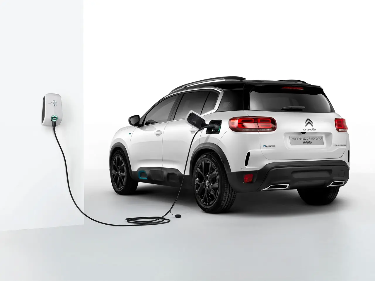 nuovo suv c5 aircross hybrid la ricarica e semplice e veloce 2