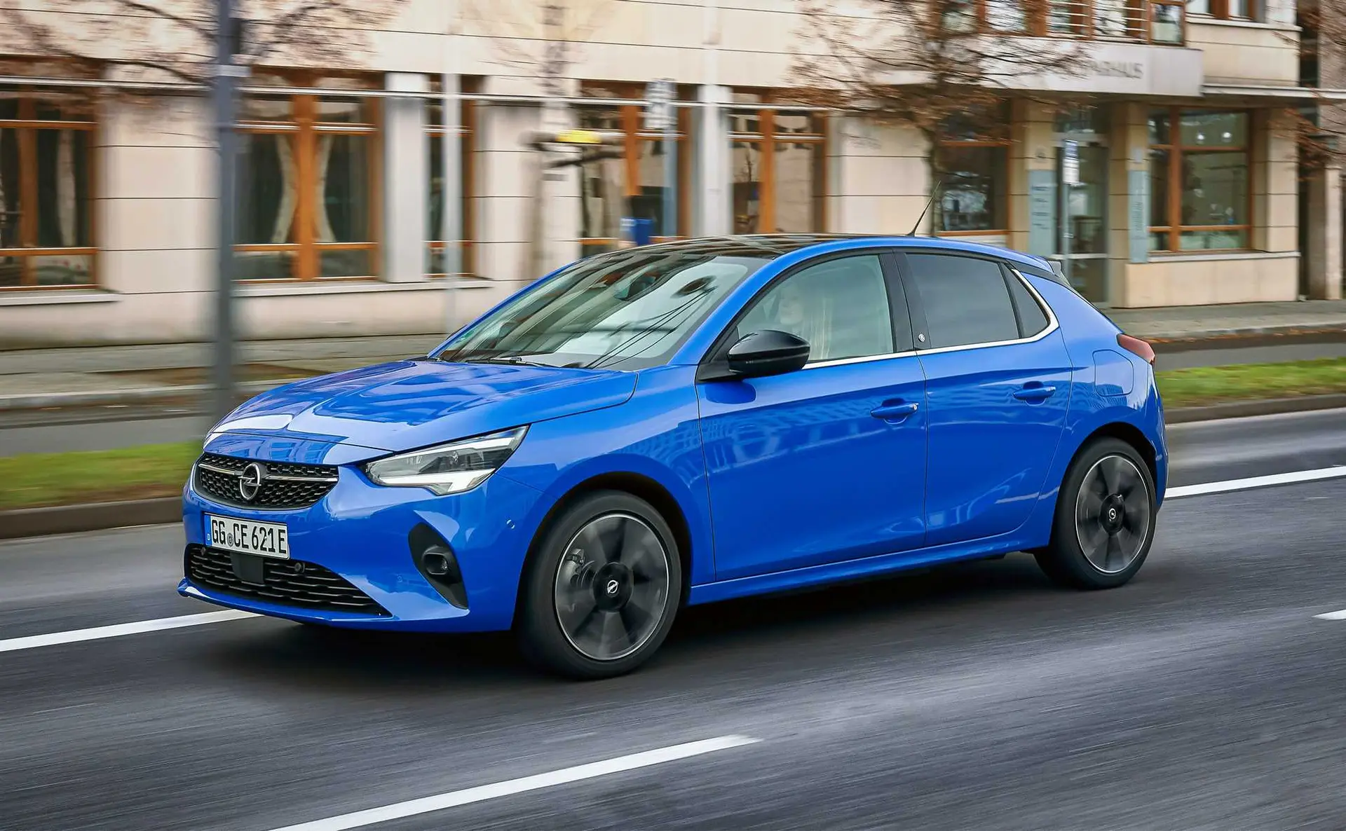 opel corsa e blu