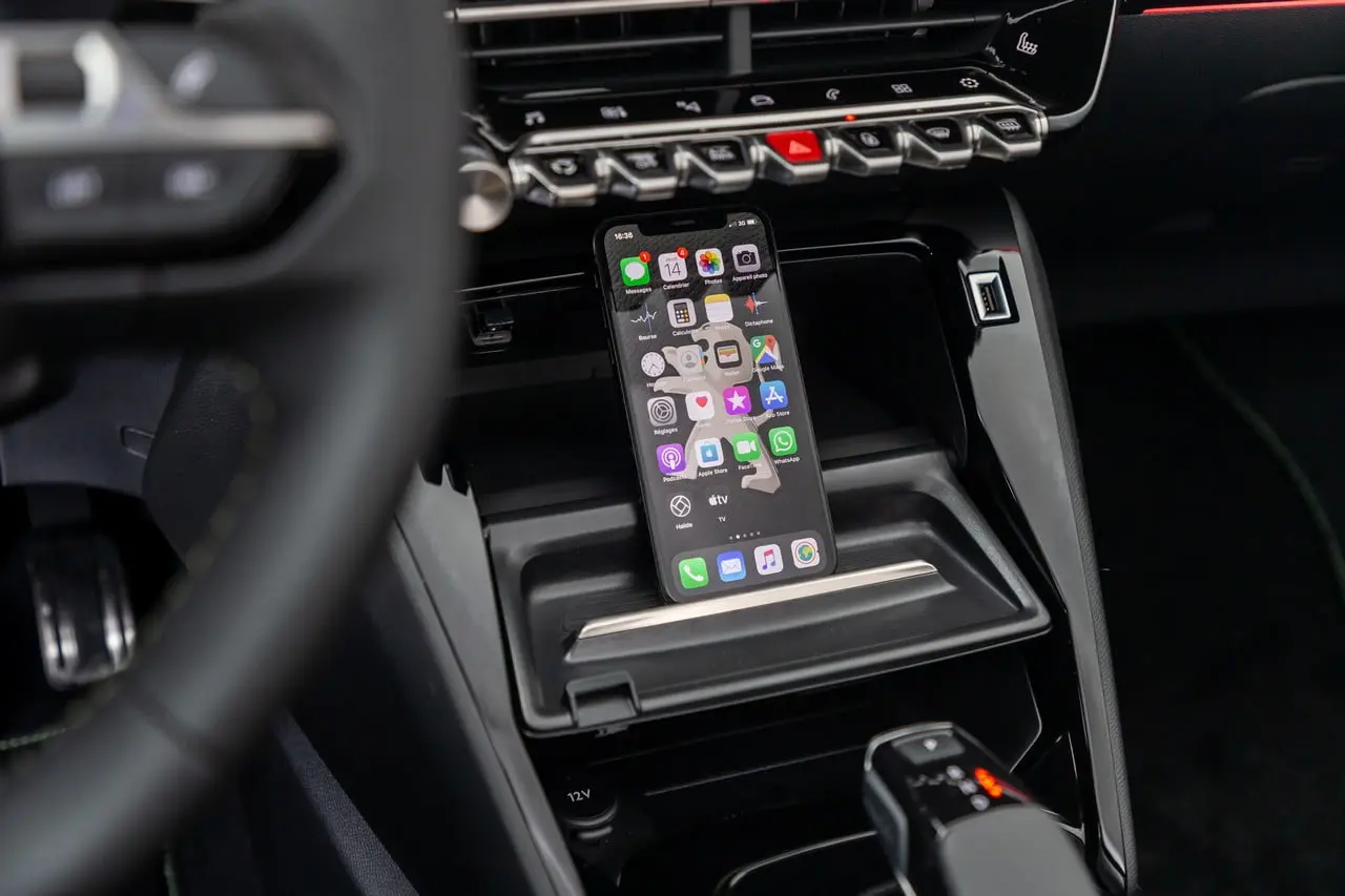peugeot 2008 dove mettere lo smartphone