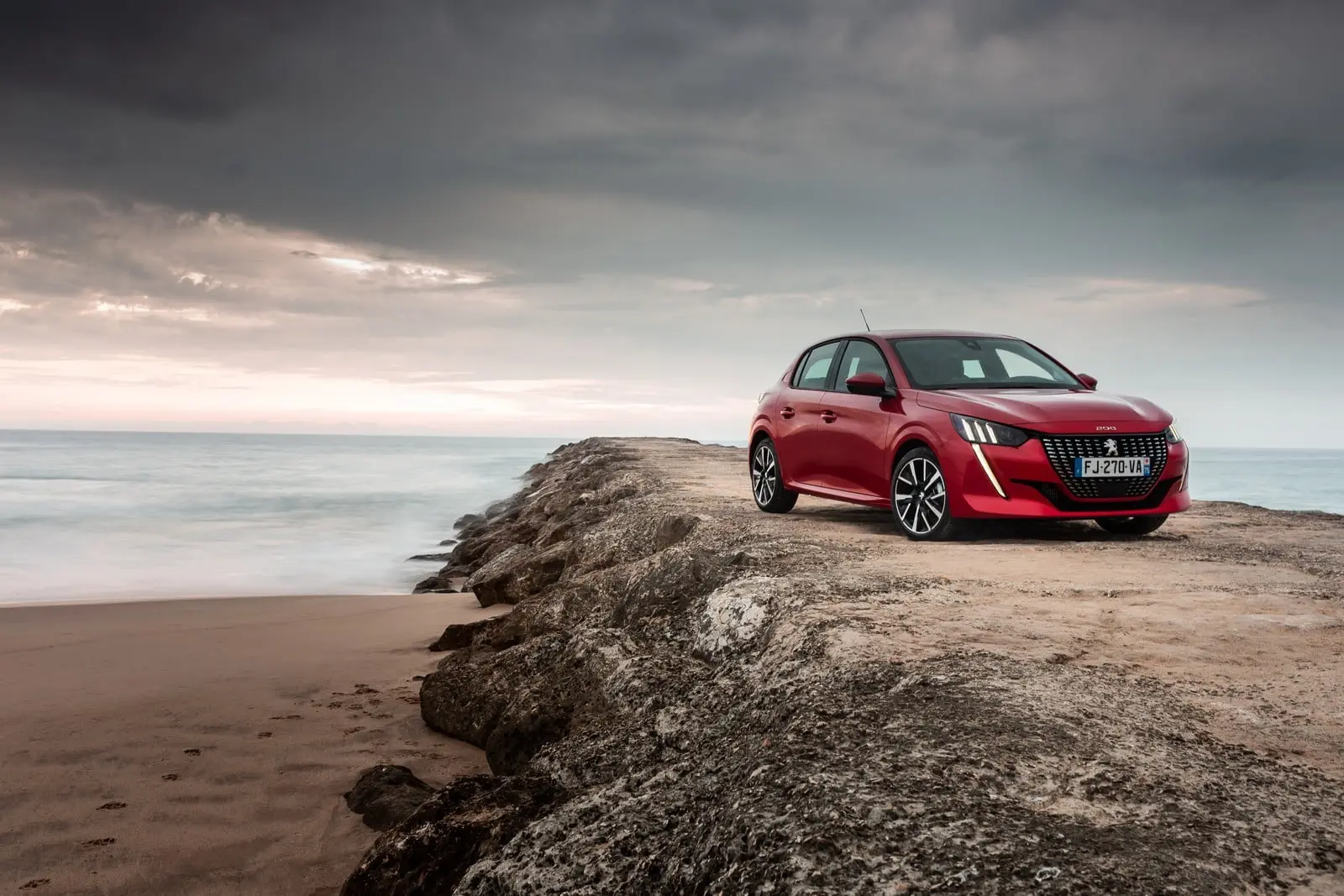 peugeot 208 finalista car of the year 2020